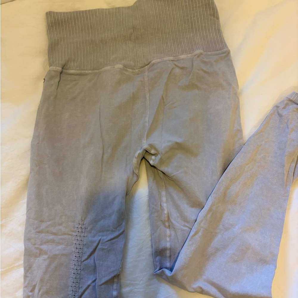 FREE PEOPLE MOVEMENT Good Karma Leggings: Ice Gray - Picture 4 of 5